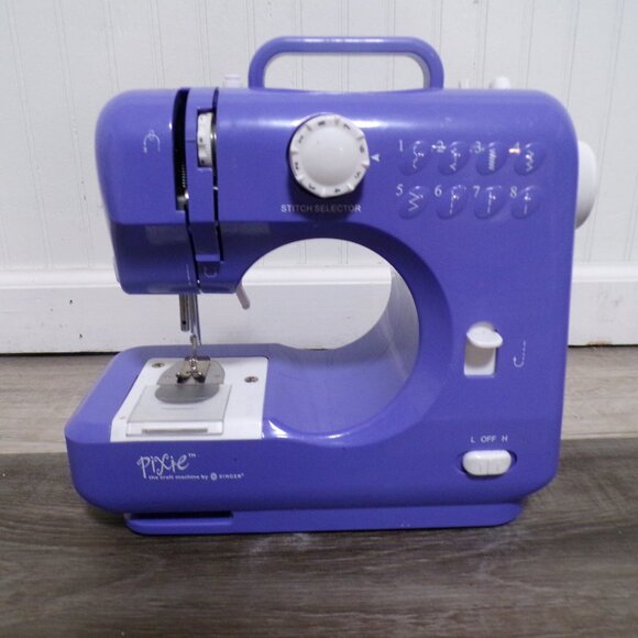 Pixie The Craft Singer Sewing Machine - Picture 2 of 4